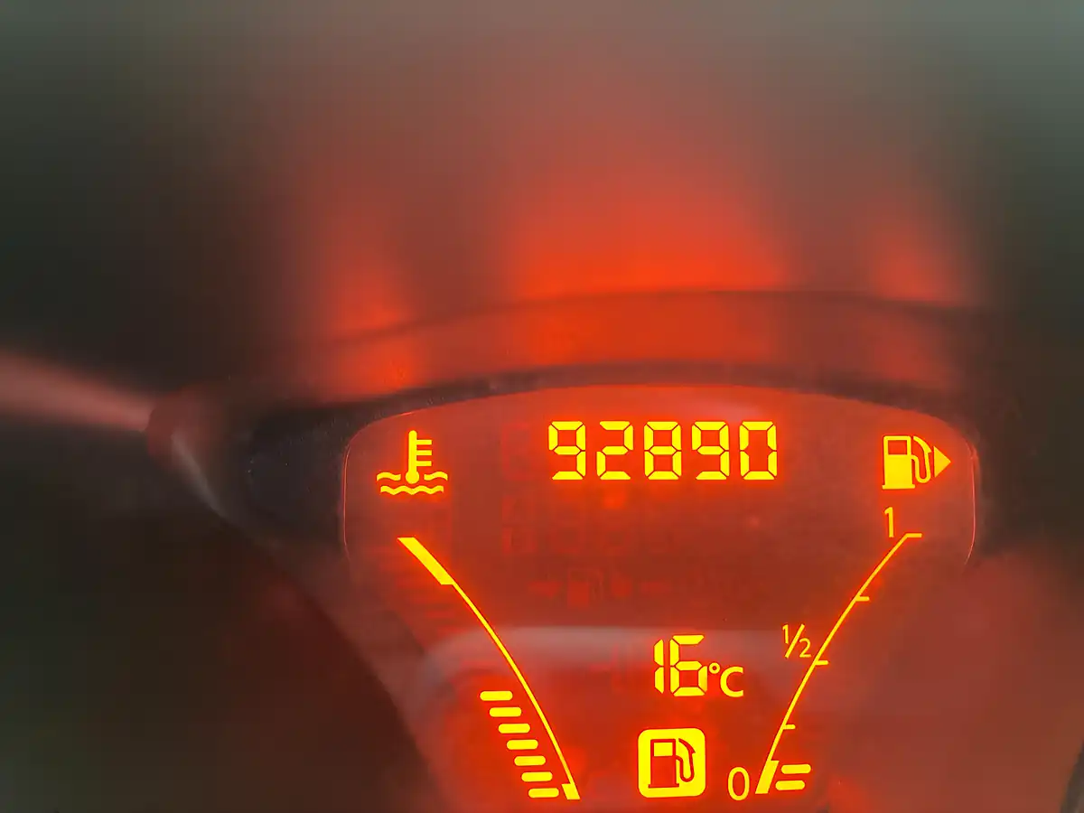 Used 2011 Nissan Juke Acenta Silver - Interior and Exterior details 16