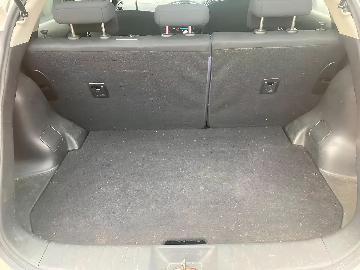 Used 2011 Nissan Juke Acenta Silver - Interior and Exterior details 17