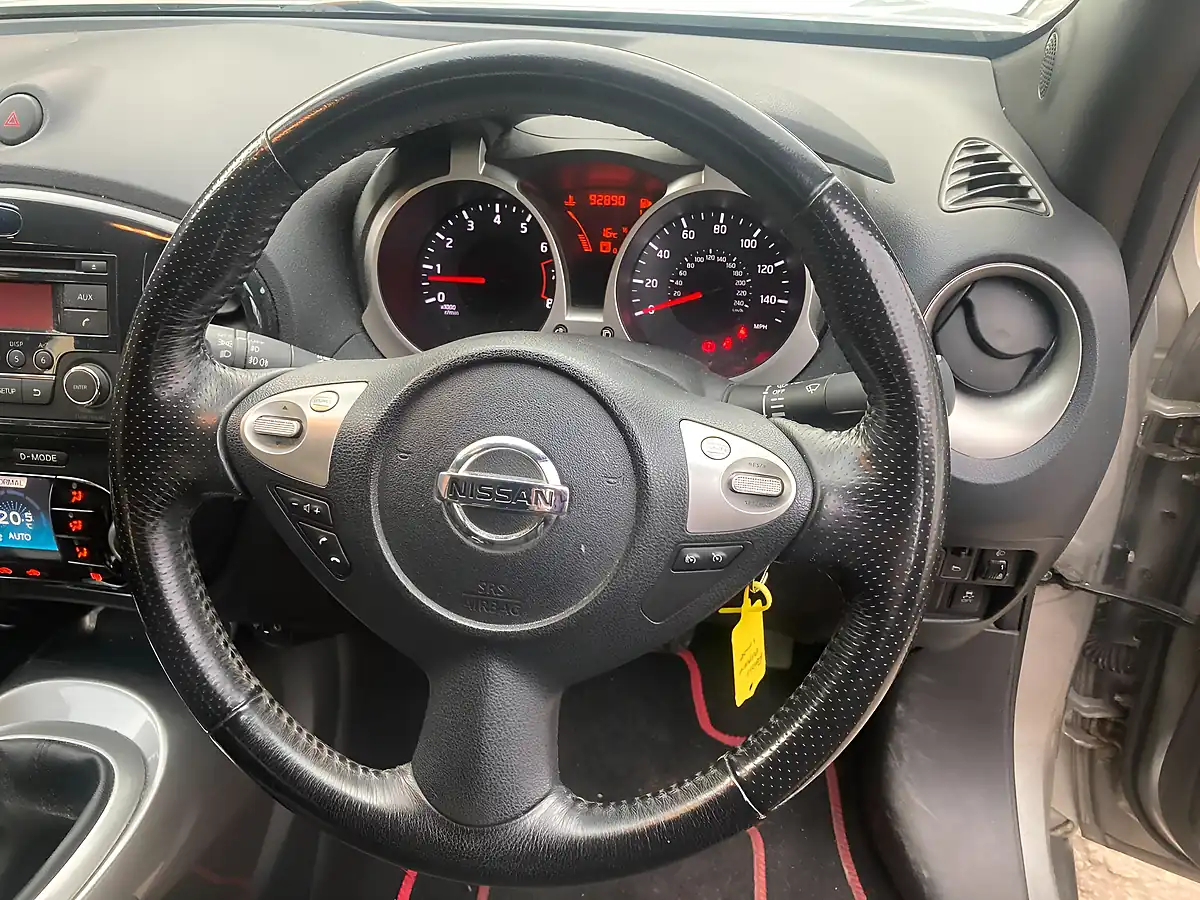 Used 2011 Nissan Juke Acenta Silver - Interior and Exterior details 18