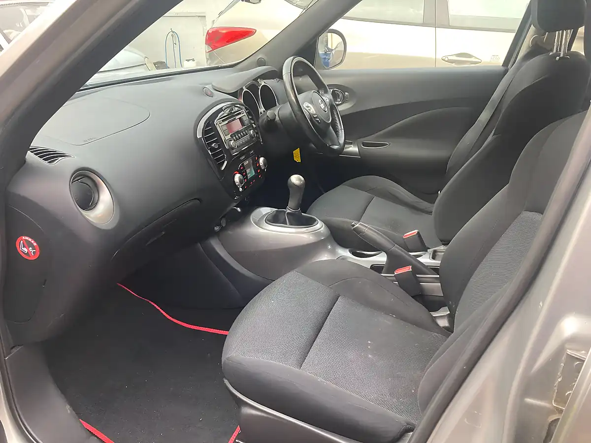 Used 2011 Nissan Juke Acenta Silver - Interior and Exterior details 19
