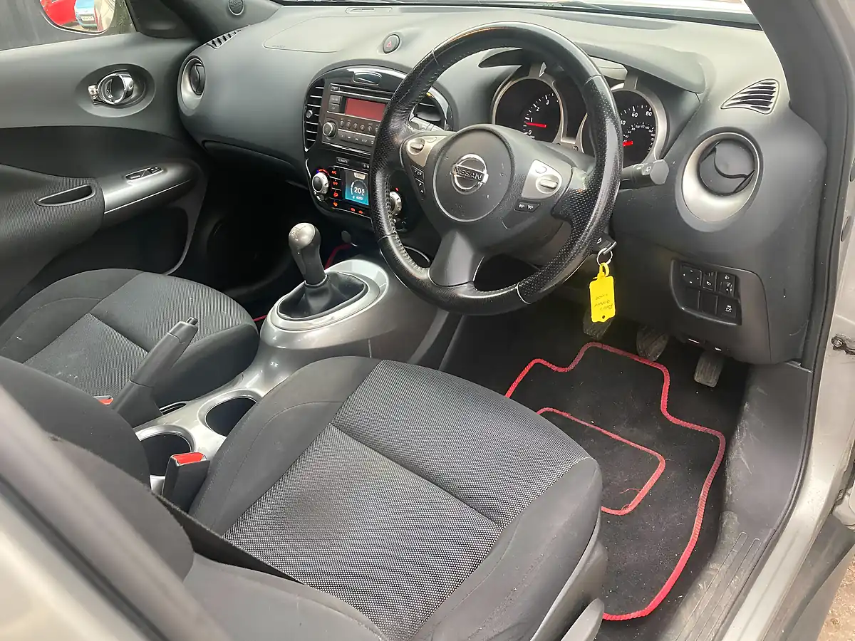 Used 2011 Nissan Juke Acenta Silver - Interior and Exterior details 20