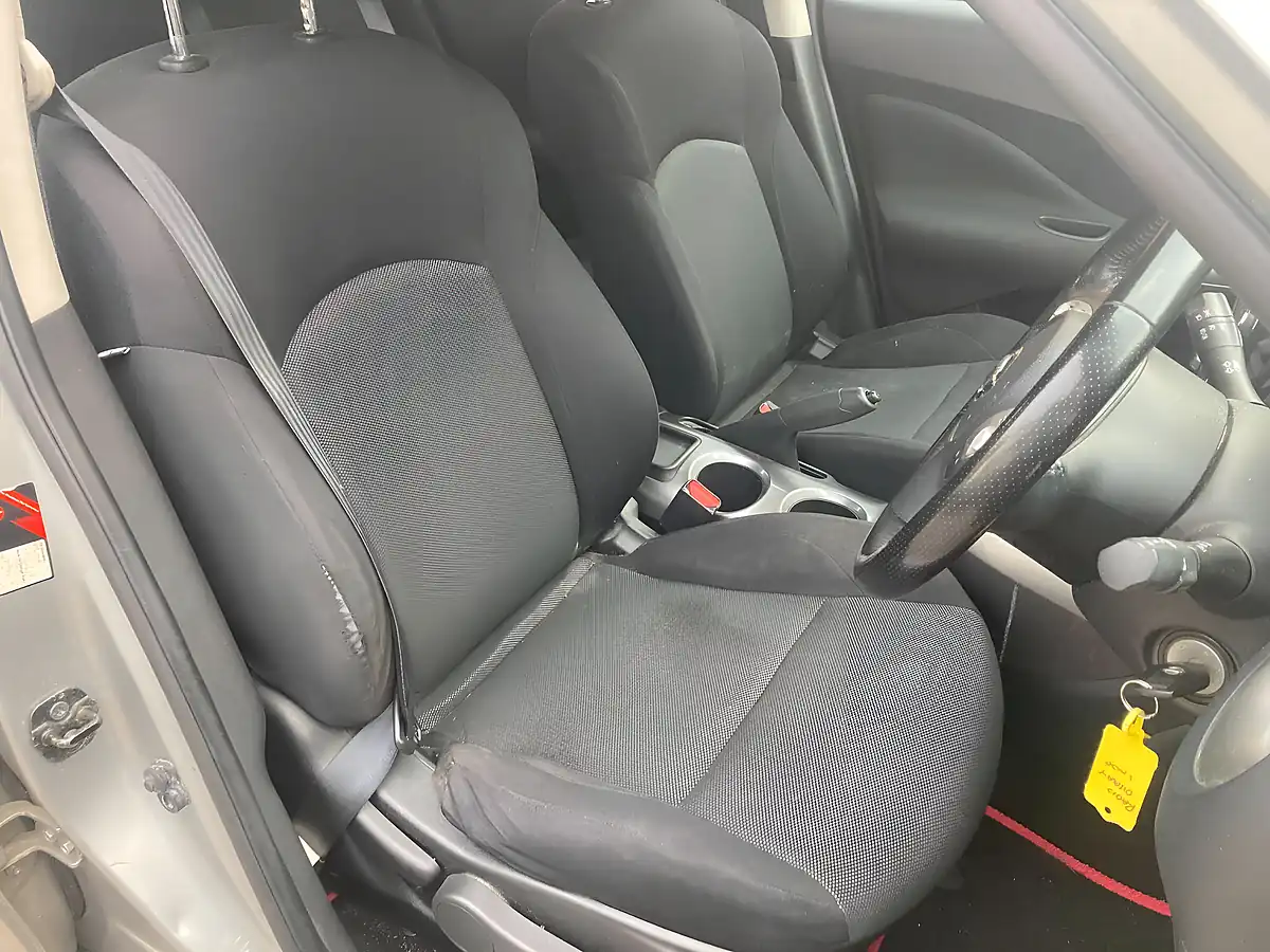 Used 2011 Nissan Juke Acenta Silver - Interior and Exterior details 7