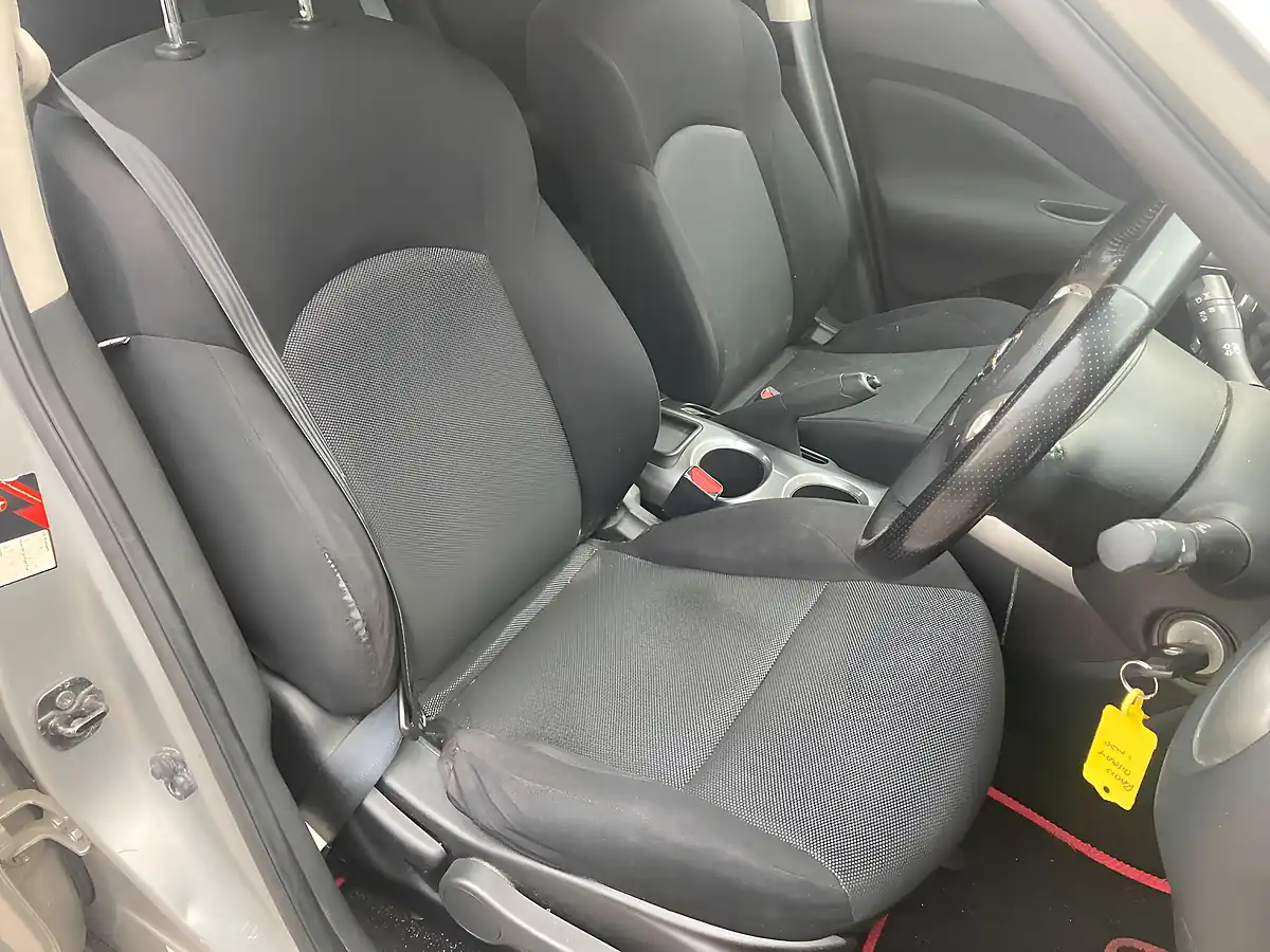 Used 2011 Nissan Juke Acenta Silver - Interior and Exterior details 8