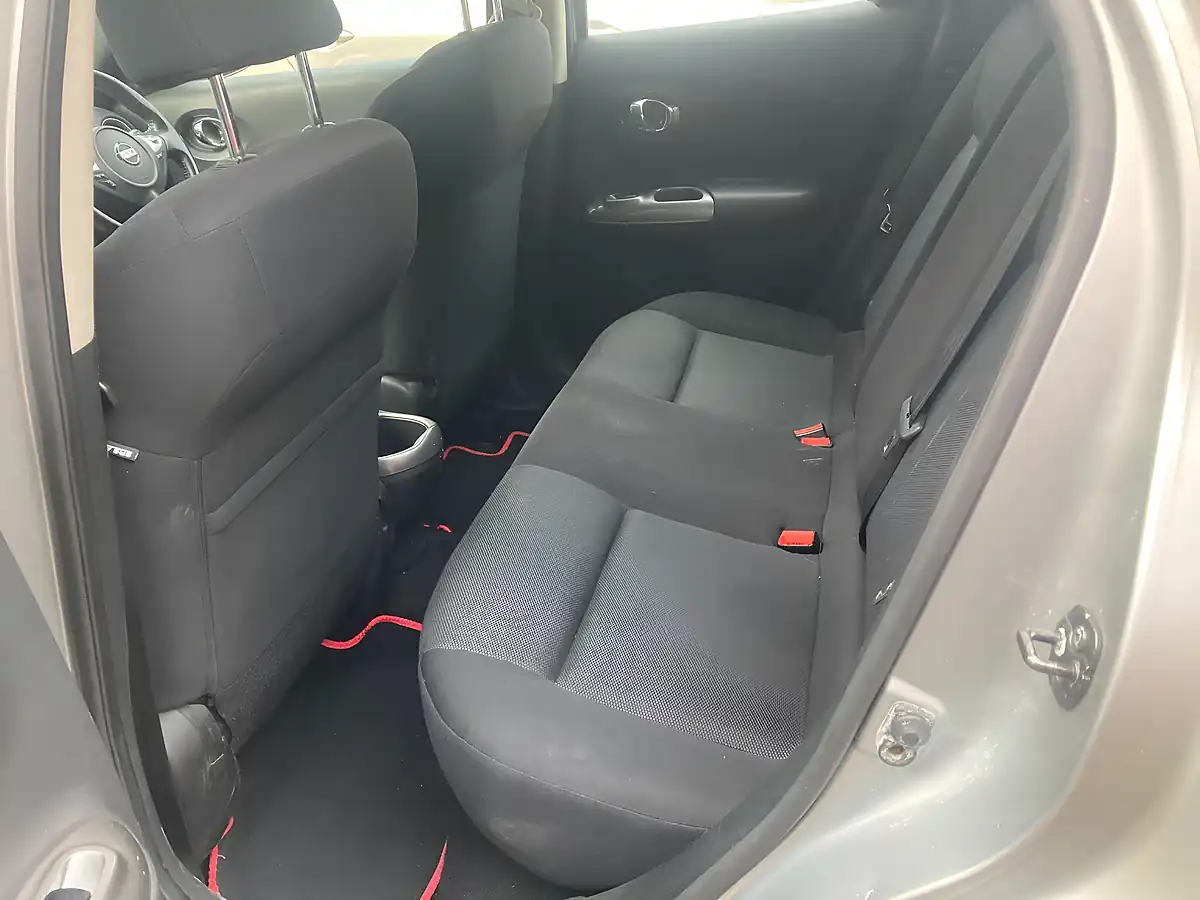 Used 2011 Nissan Juke Acenta Silver - Interior and Exterior details 9