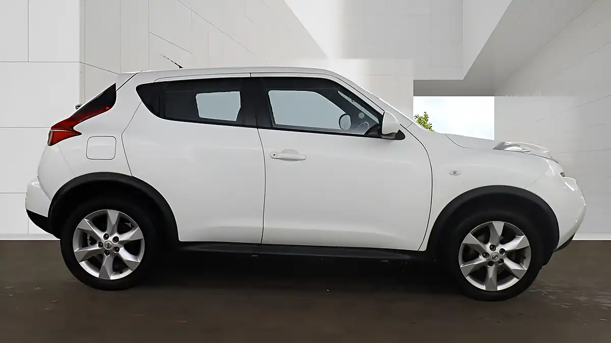 Used 2011 Nissan Juke Acenta White - Interior and Exterior details 18