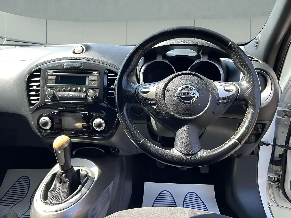 Used 2011 Nissan Juke Acenta White - Interior and Exterior details 11