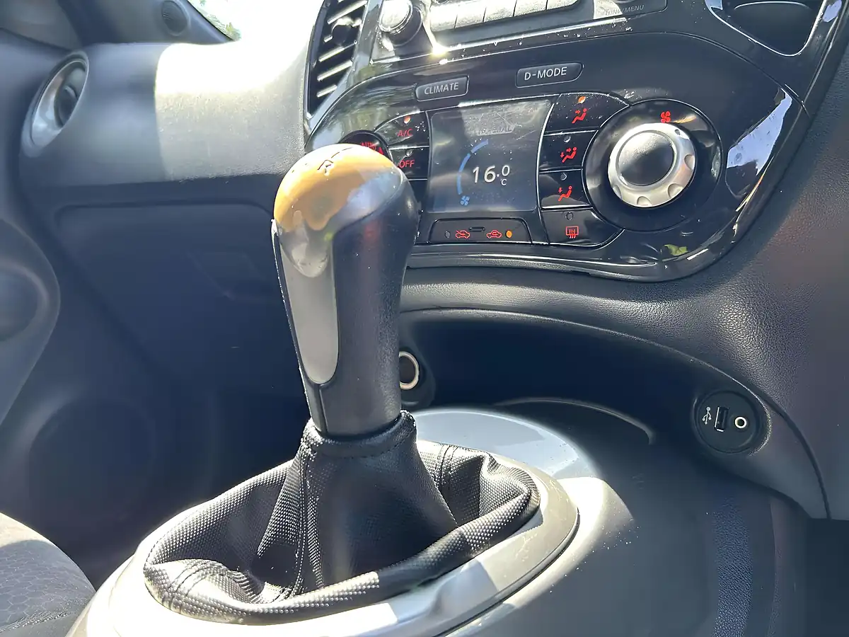 Used 2011 Nissan Juke Acenta White - Interior and Exterior details 12