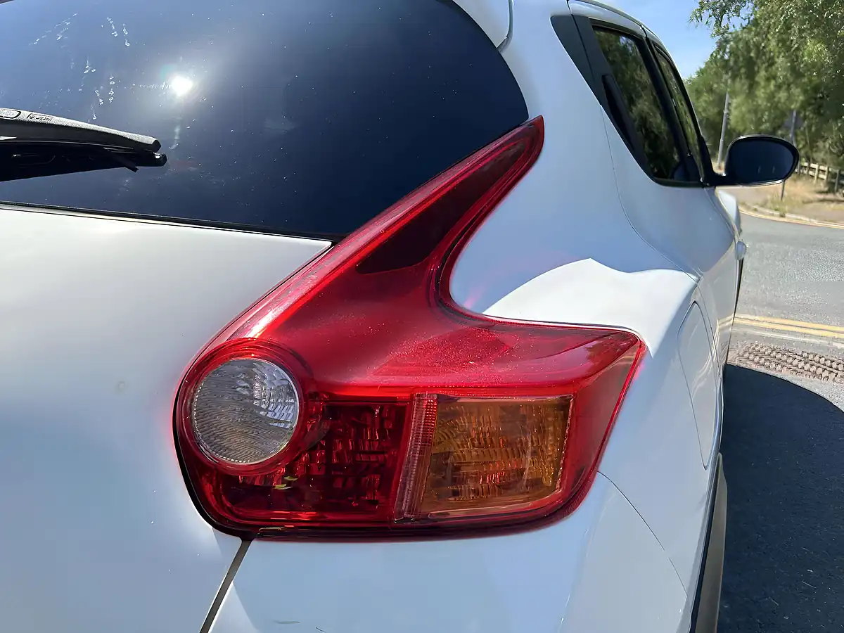 Used 2011 Nissan Juke Acenta White - Interior and Exterior details 19