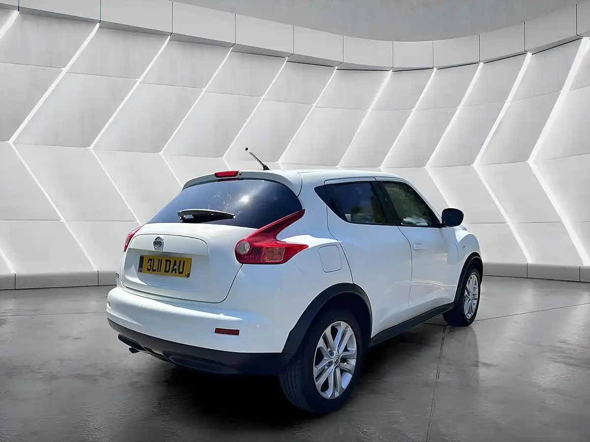 Used 2011 Nissan Juke Acenta White - Interior and Exterior details 7