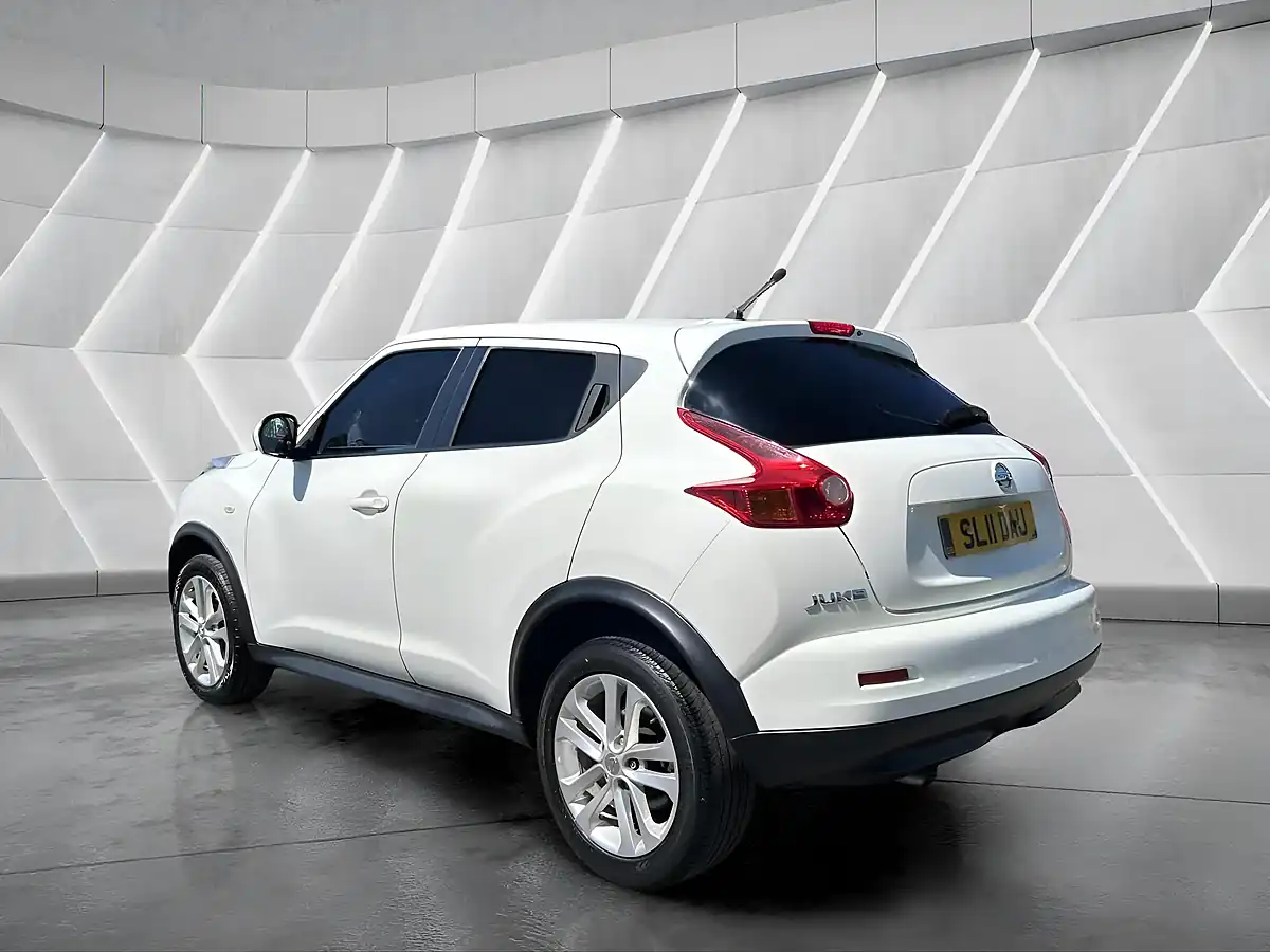 Used 2011 Nissan Juke Acenta White - Interior and Exterior details 9