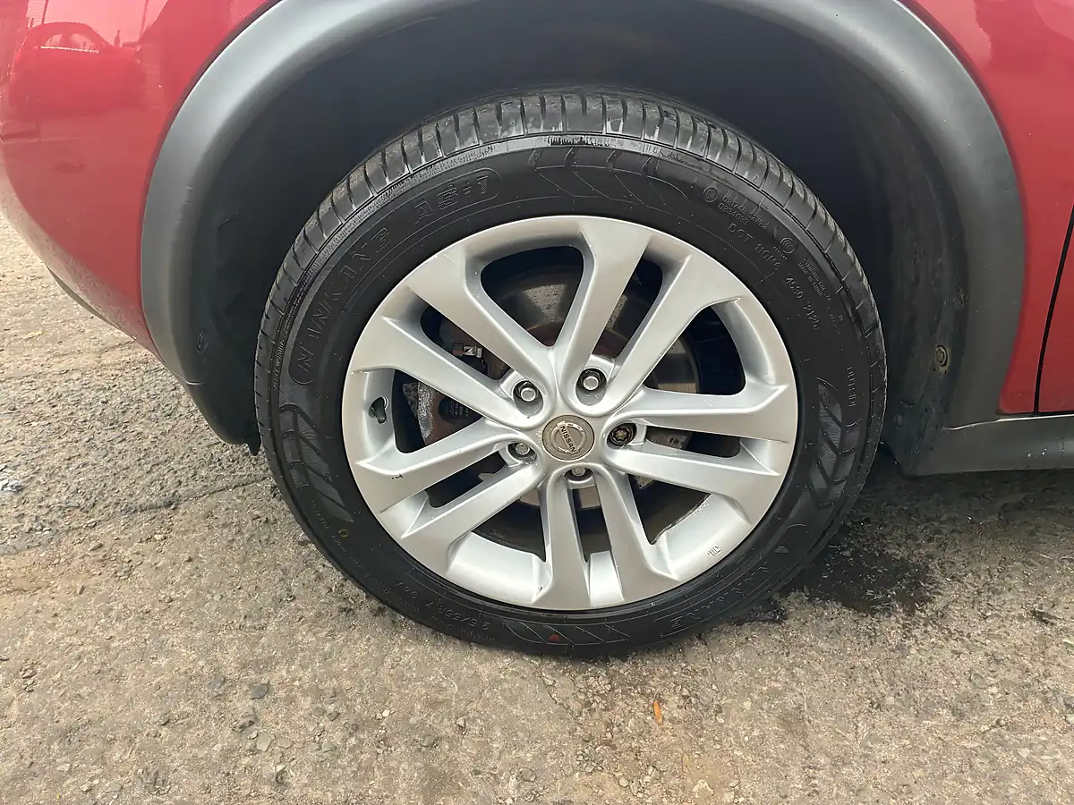 Used 2011 Nissan Juke Tekna Red - Interior and Exterior details 11