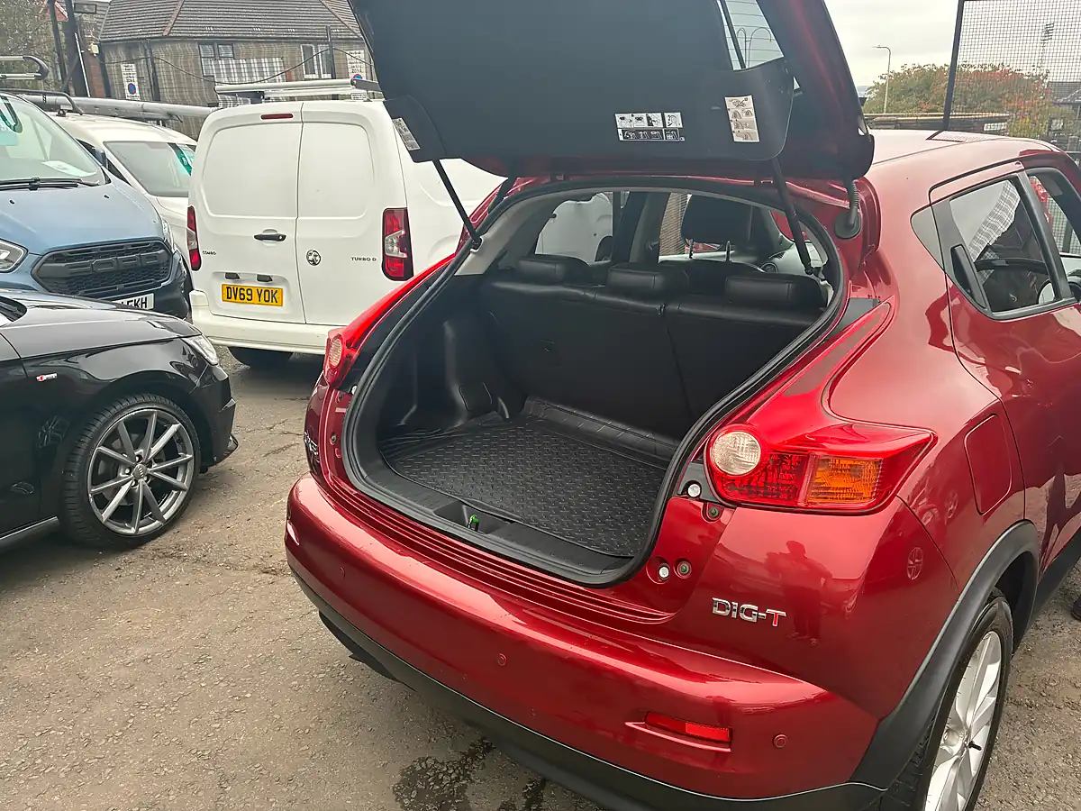 Used 2011 Nissan Juke Tekna Red - Interior and Exterior details 13