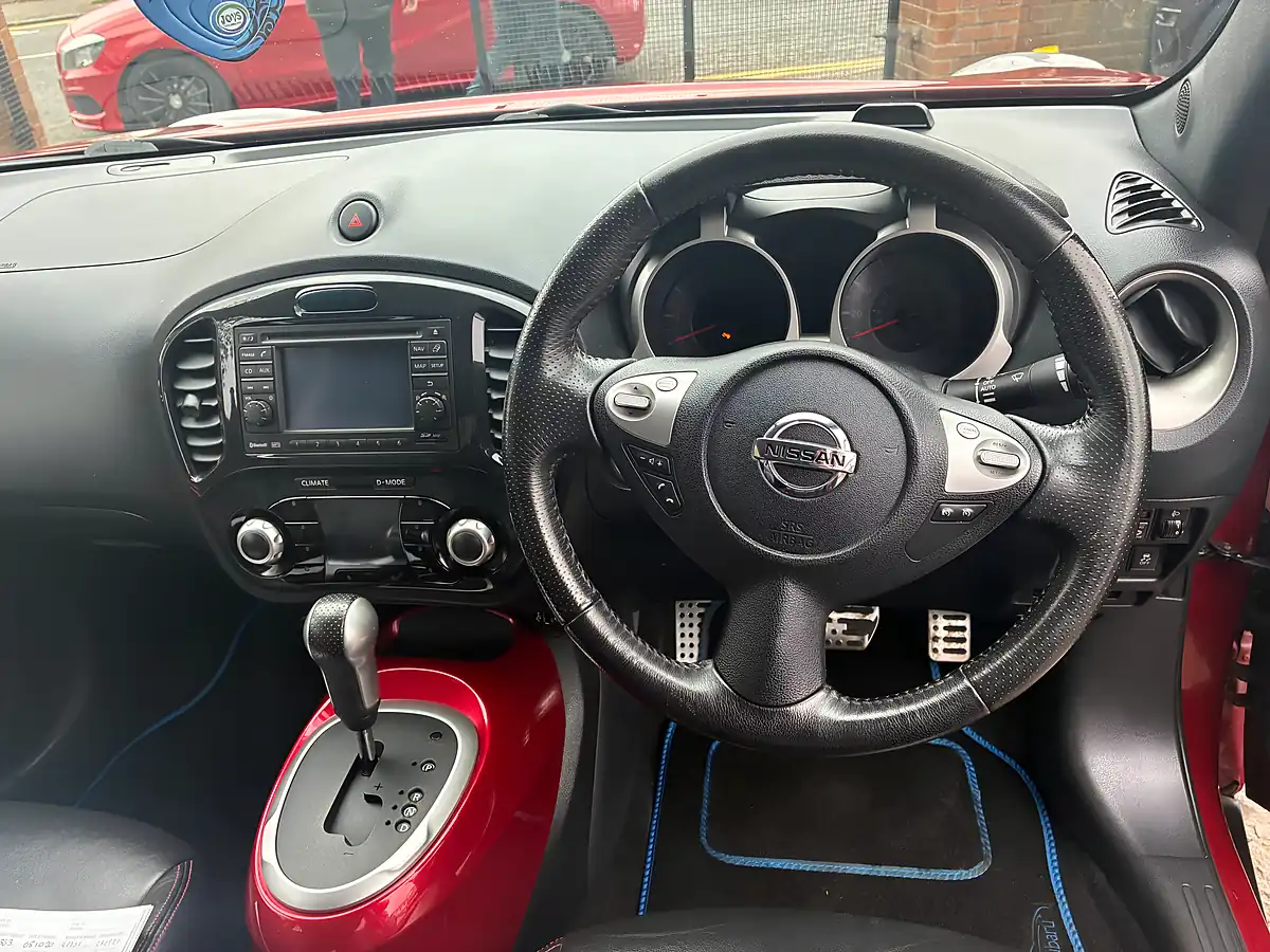 Used 2011 Nissan Juke Tekna Red - Interior and Exterior details 14