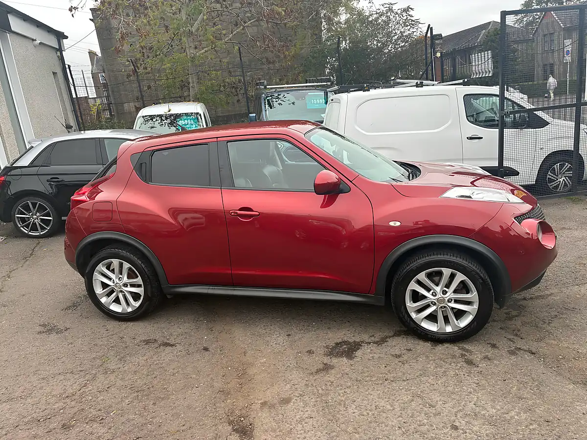 Used 2011 Nissan Juke Tekna Red - Interior and Exterior details 2