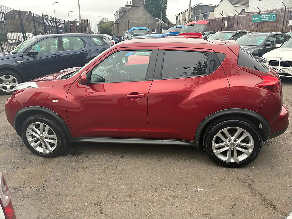 Used 2011 Nissan Juke Tekna Red - Interior and Exterior details 6
