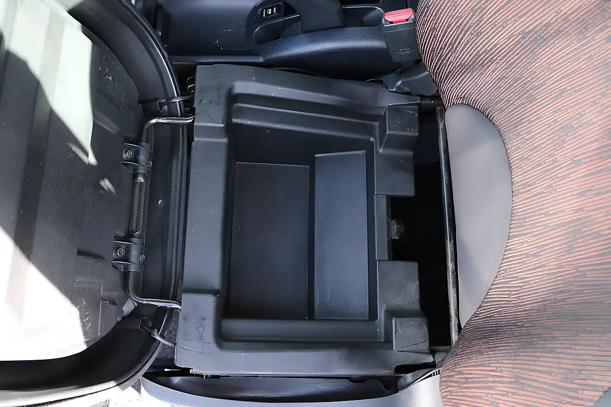 Used 2011 Nissan Note Acenta Red - Interior and Exterior details 20