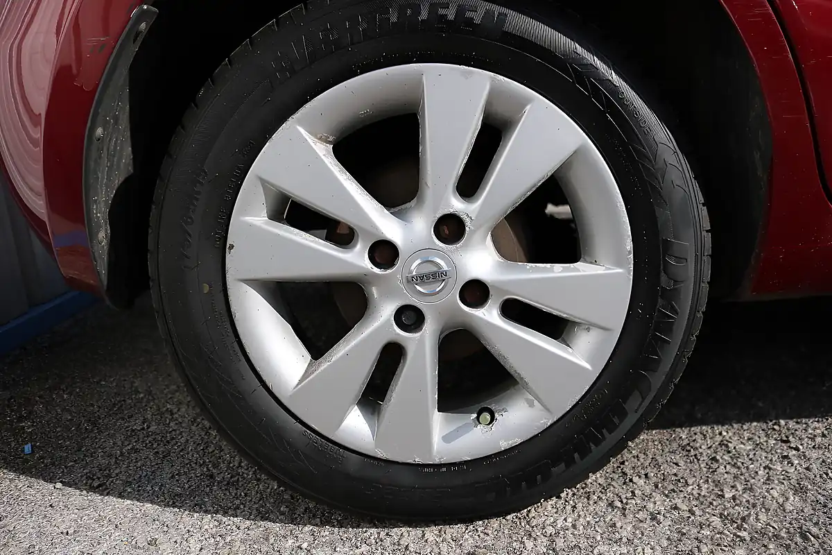 Used 2011 Nissan Note Acenta Red - Interior and Exterior details 6