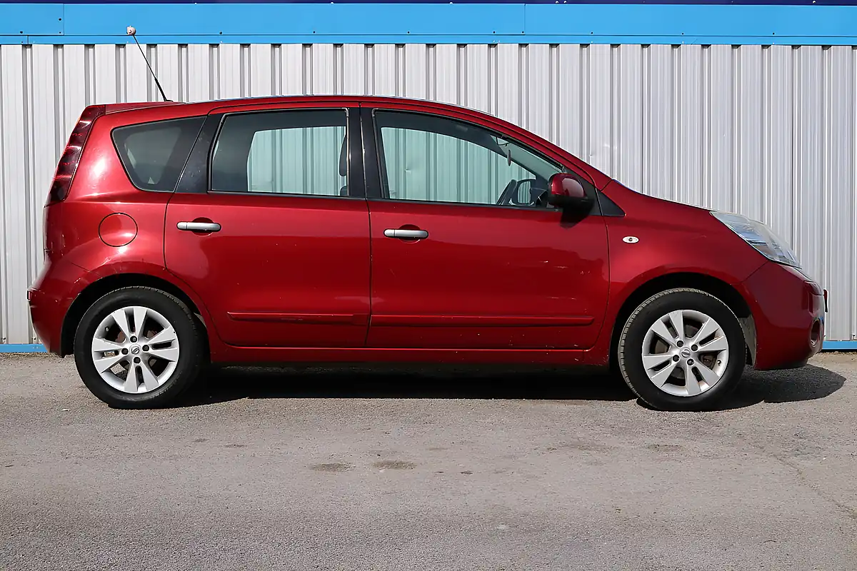 Used 2011 Nissan Note Acenta Red - Interior and Exterior details 8