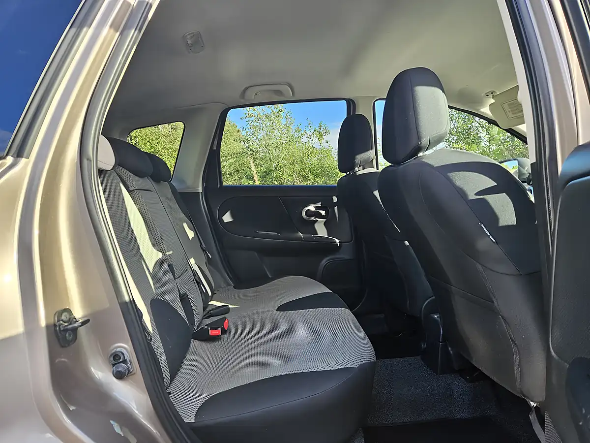 Used 2011 Nissan Note N-Tec Beige - Interior and Exterior details 16