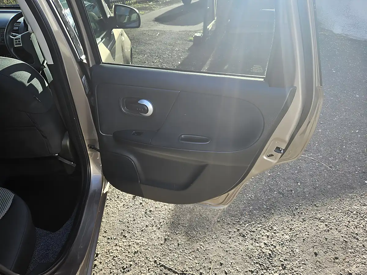 Used 2011 Nissan Note N-Tec Beige - Interior and Exterior details 17