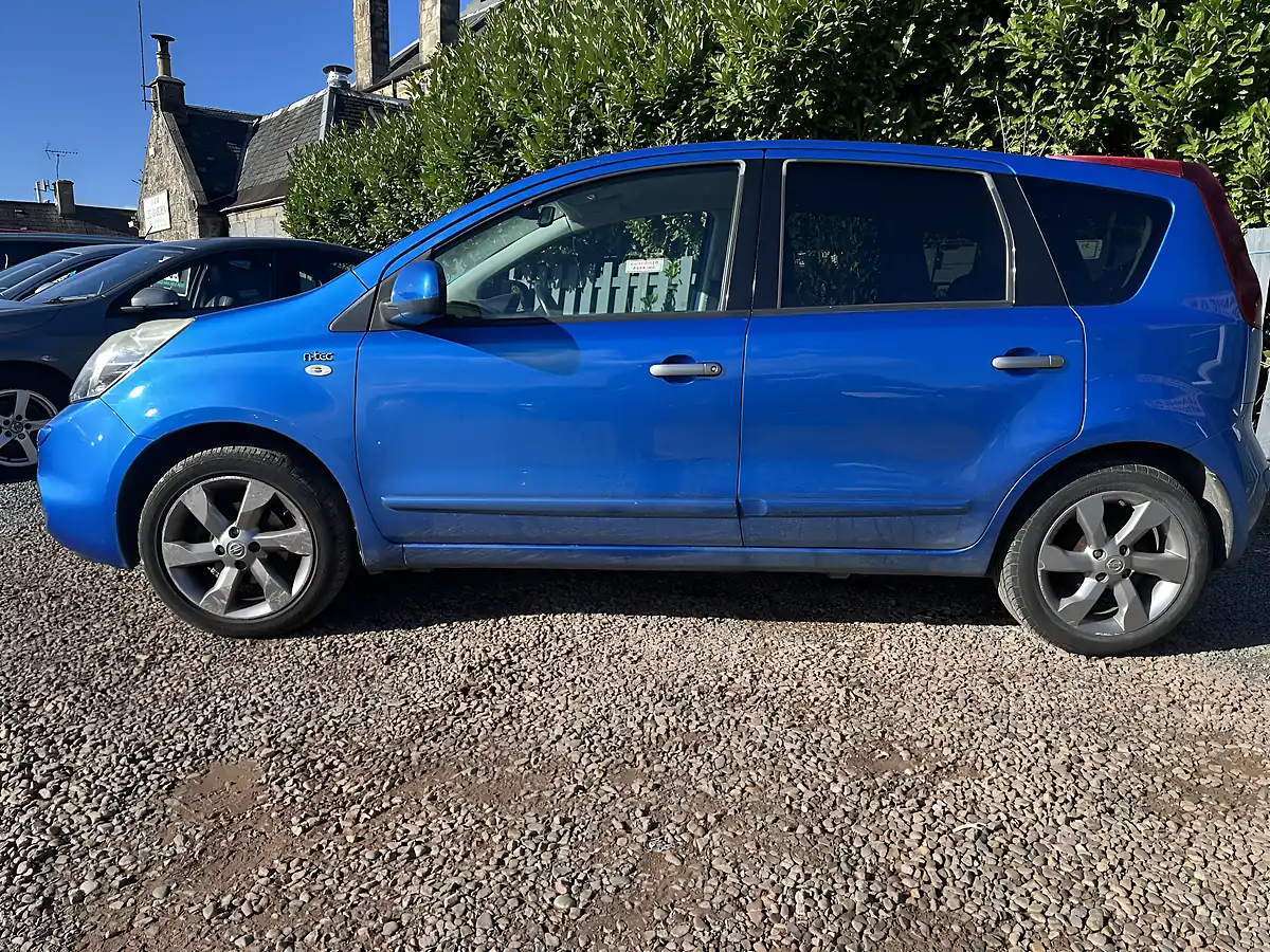 Used 2011 Nissan Note N-Tec Blue - Interior and Exterior details 8