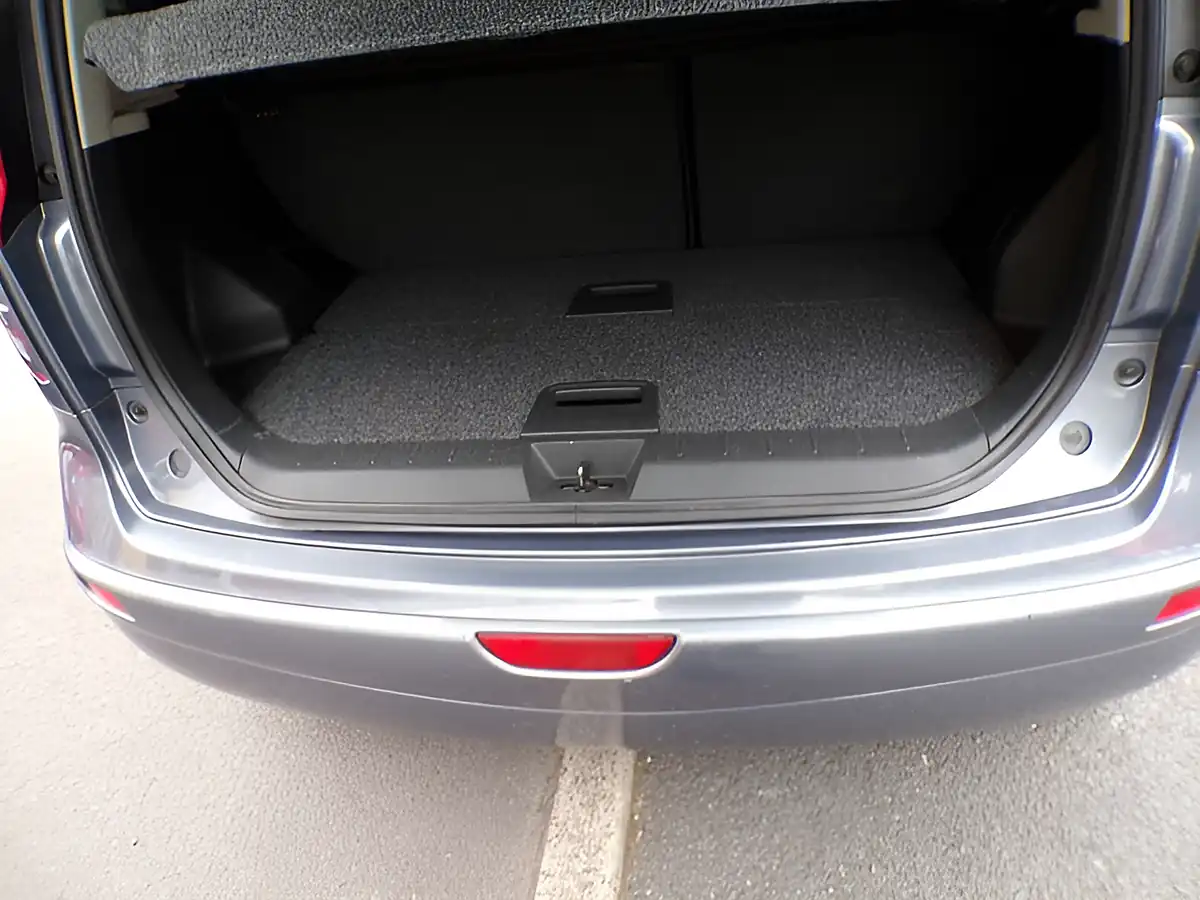 Used 2011 Nissan Note N-Tec Grey - Interior and Exterior details 12
