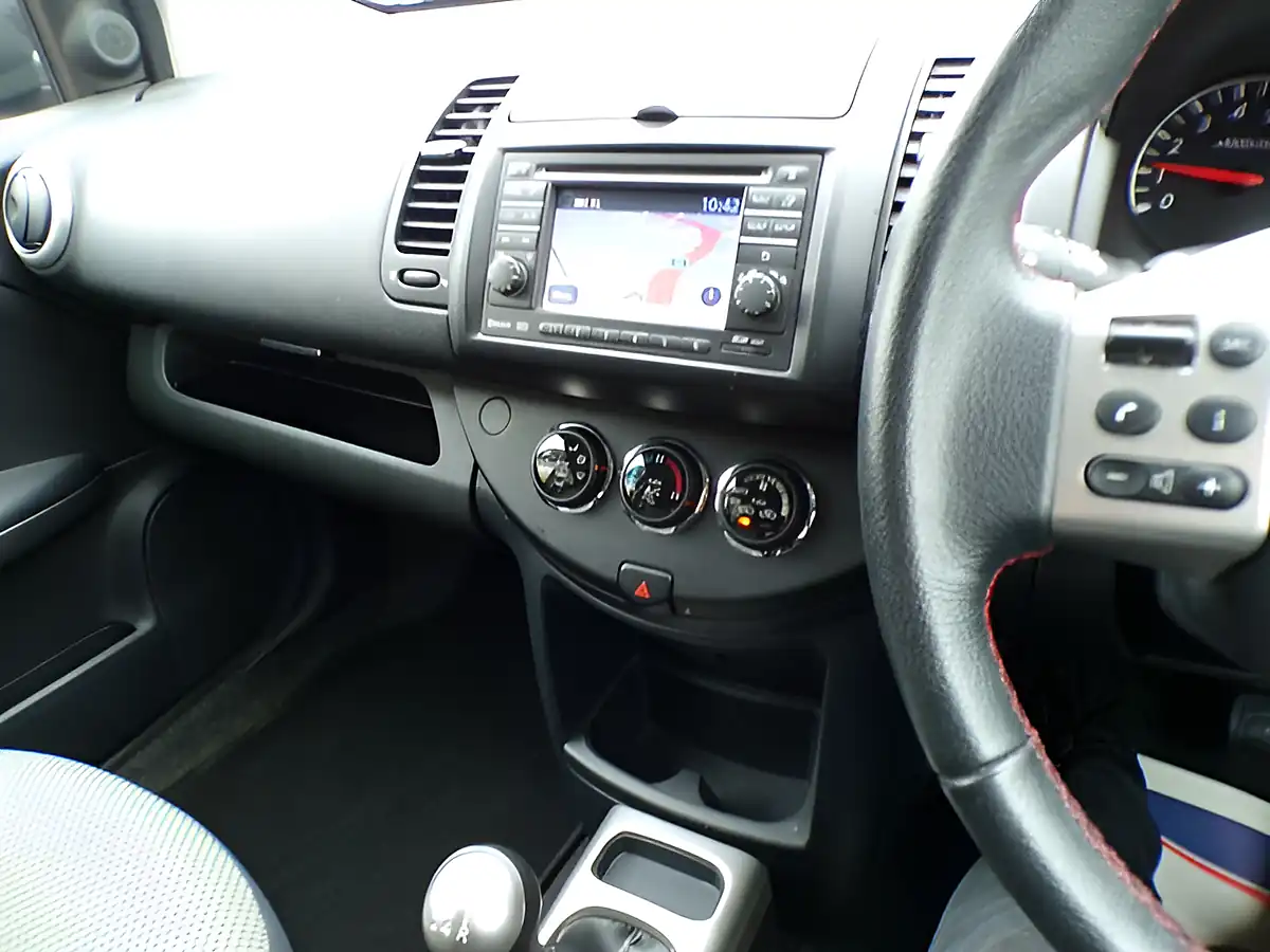 Used 2011 Nissan Note N-Tec Grey - Interior and Exterior details 17