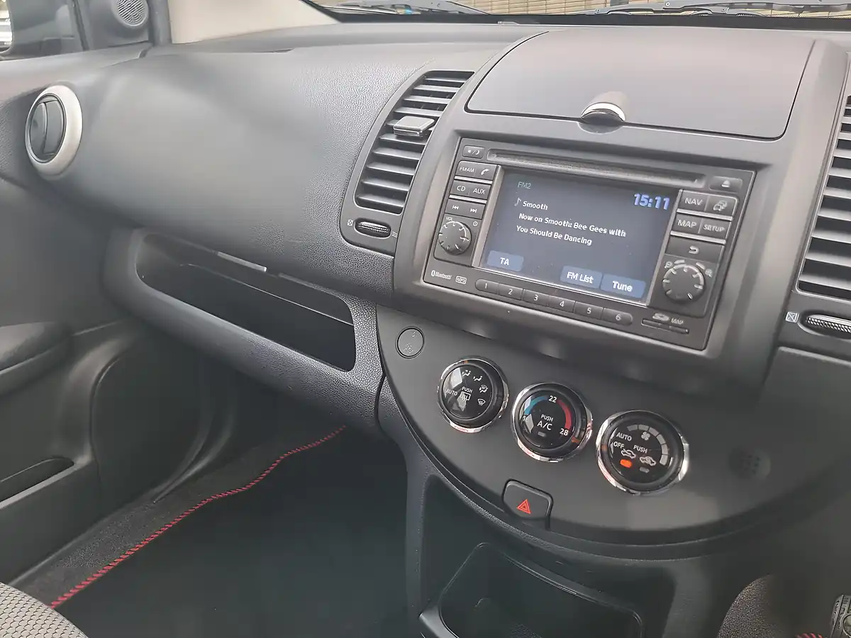 Used 2011 Nissan Note N-Tec Grey - Interior and Exterior details 16