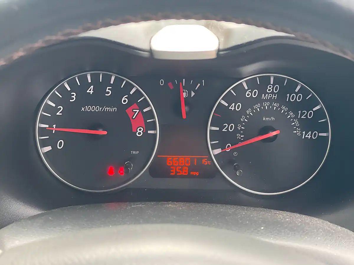 Used 2011 Nissan Note N-Tec Red - Interior and Exterior details 6