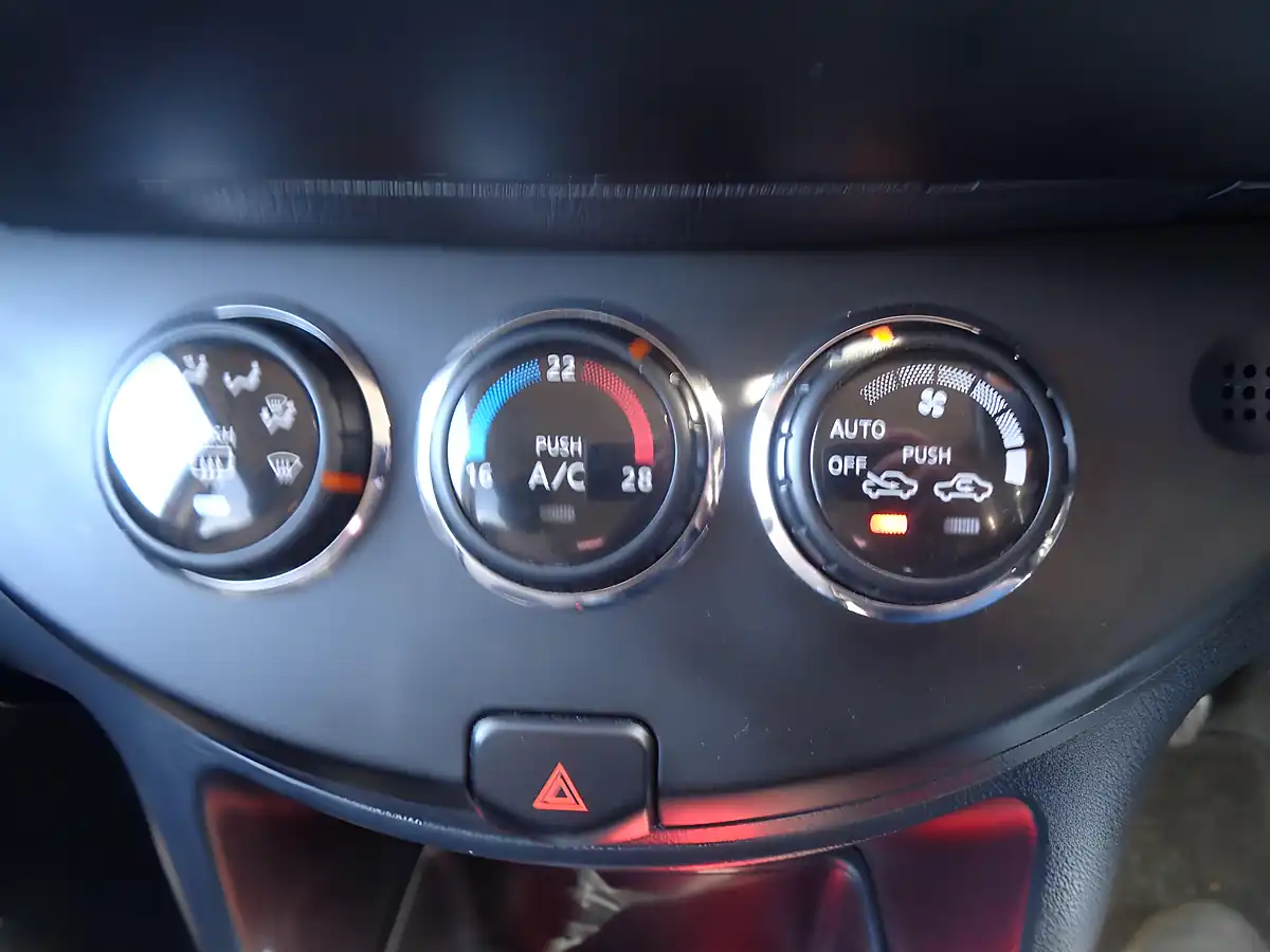 Used 2011 Nissan Note N-Tec Red - Interior and Exterior details 16
