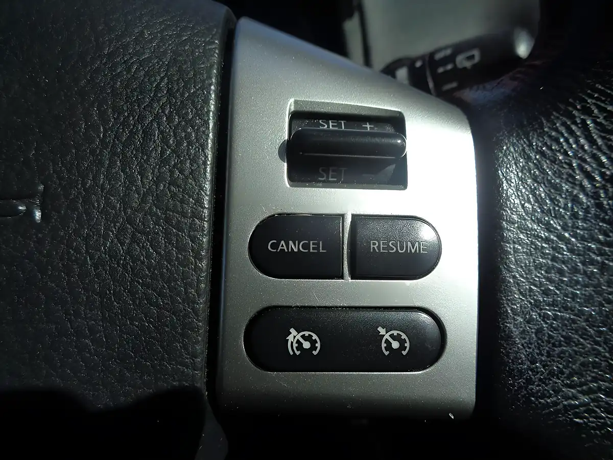Used 2011 Nissan Note N-Tec Red - Interior and Exterior details 17