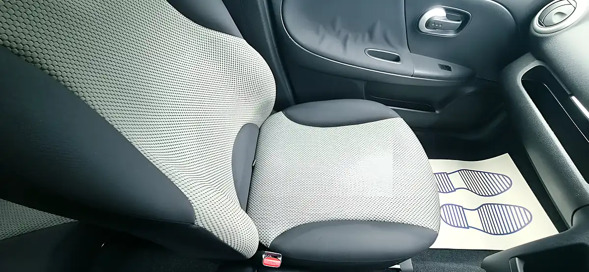 Used 2011 Nissan Note N-Tec Silver - Interior and Exterior details 18