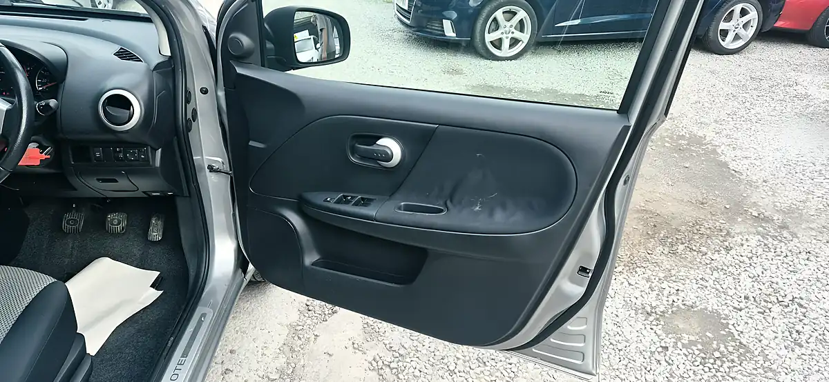 Used 2011 Nissan Note N-Tec Silver - Interior and Exterior details 9