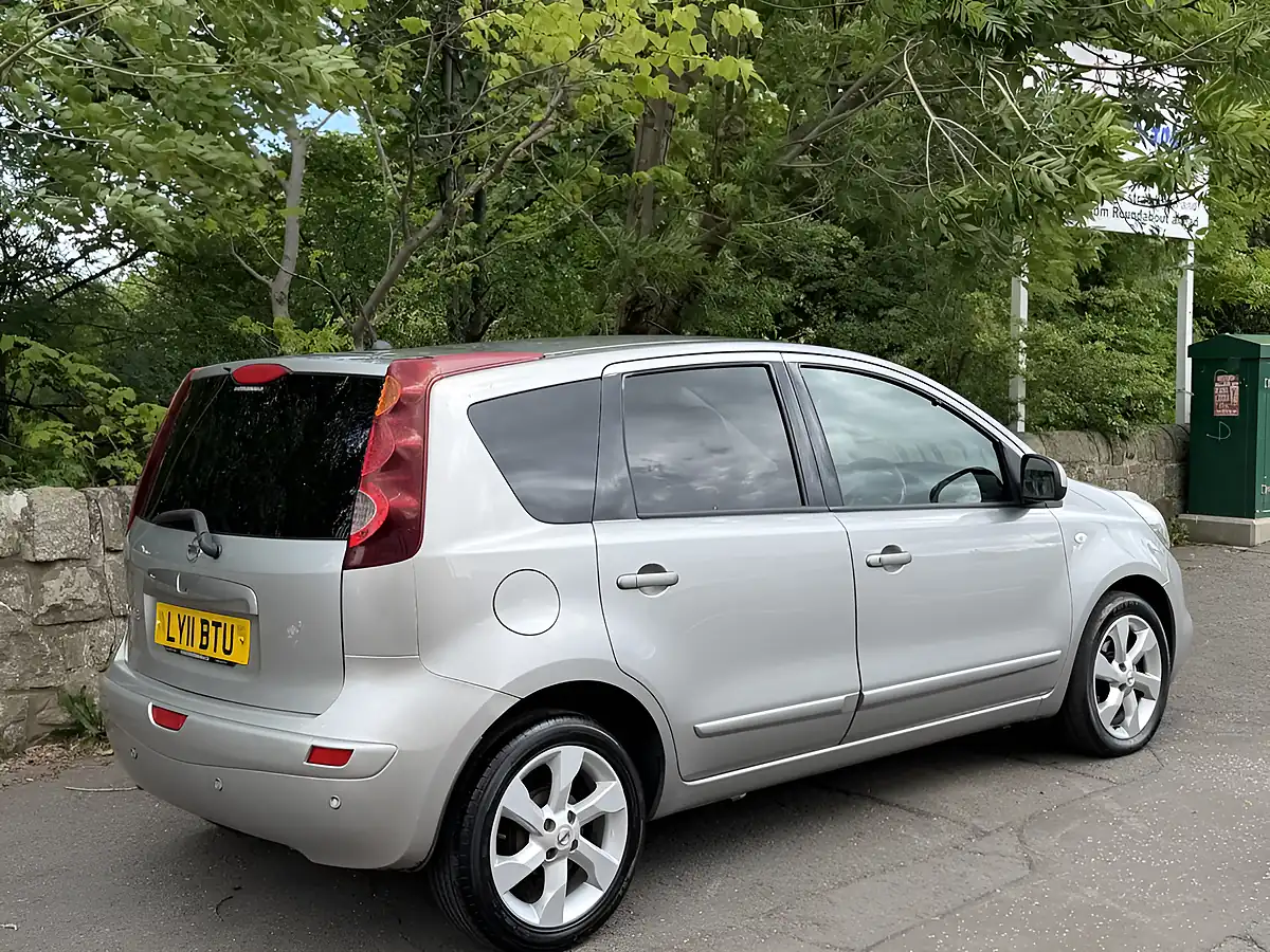 Used 2011 Nissan Note Tekna Silver - Interior and Exterior details 5