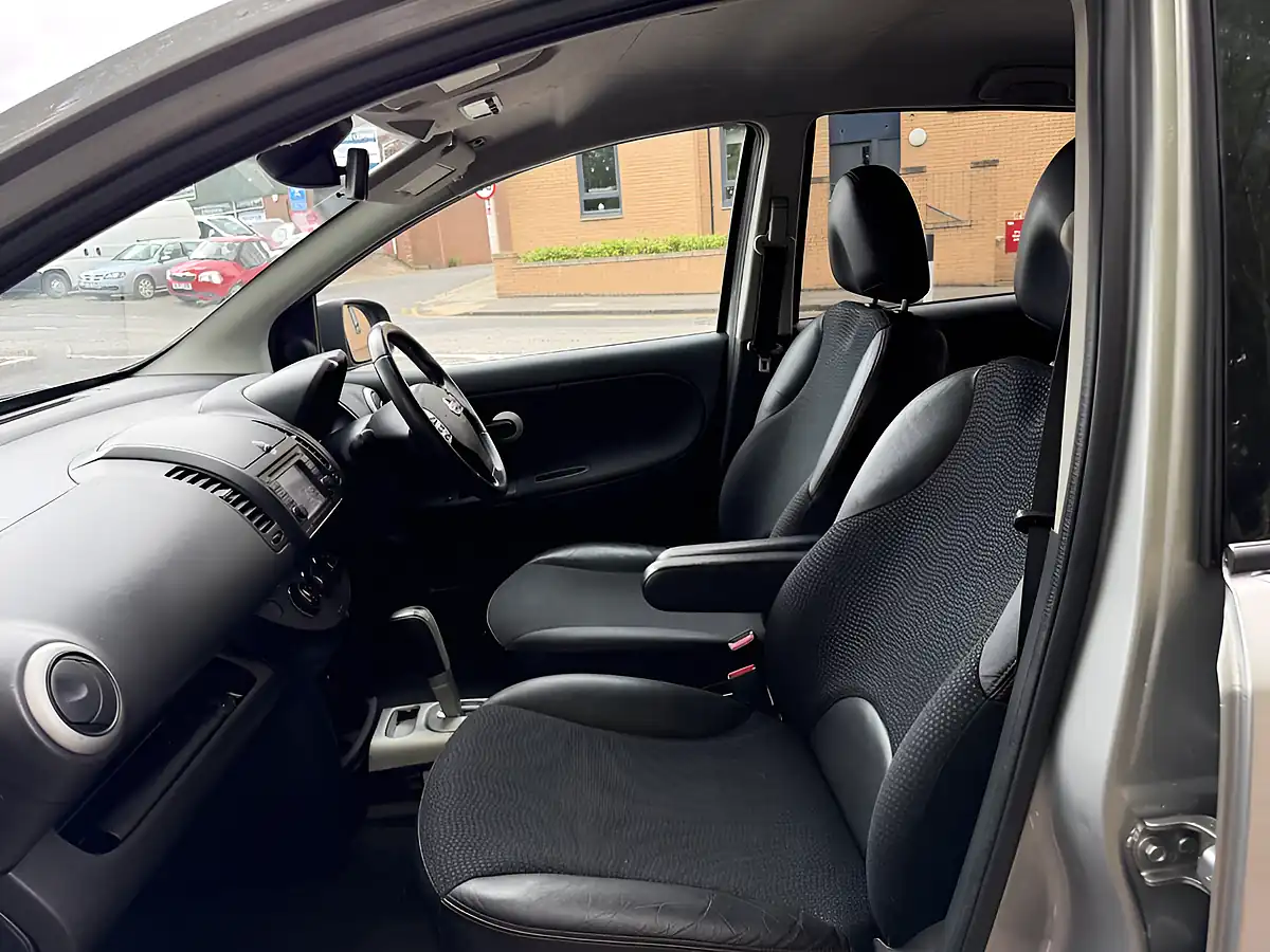 Used 2011 Nissan Note Tekna Silver - Interior and Exterior details 6