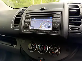 Used 2011 Nissan Note Tekna Silver - Interior and Exterior details 8