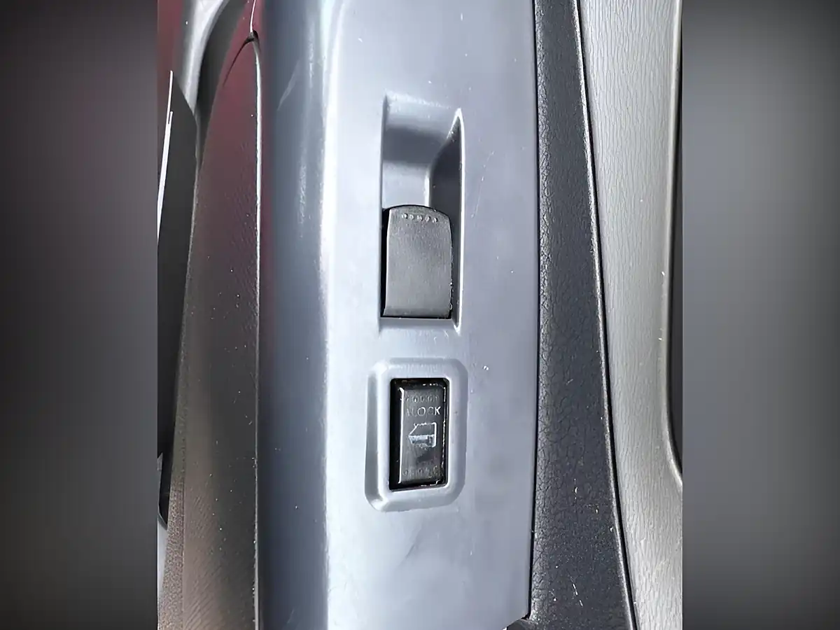 Used 2011 Nissan Pixo N-Tec Red - Interior and Exterior details 7