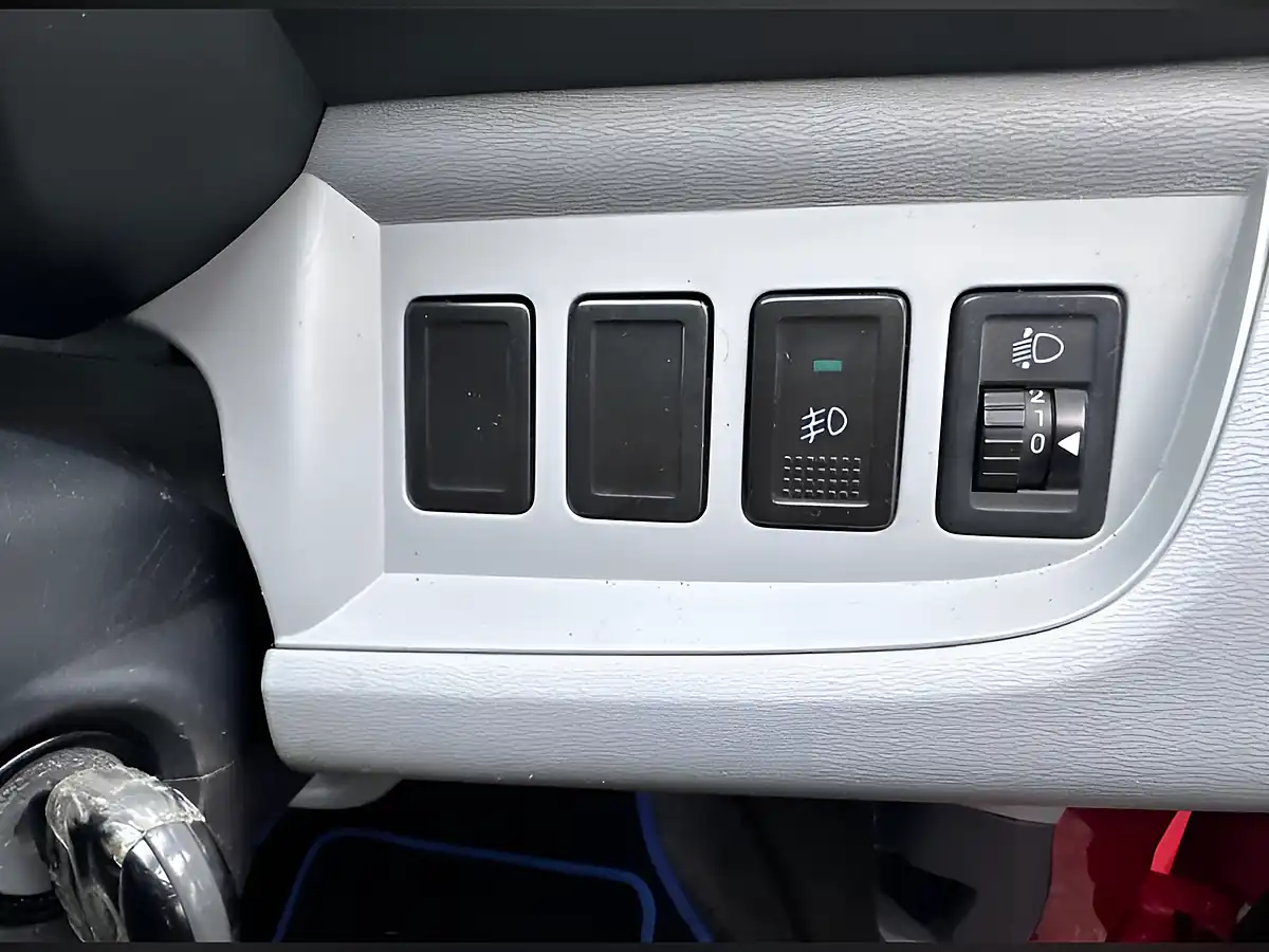 Used 2011 Nissan Pixo N-Tec Red - Interior and Exterior details 9