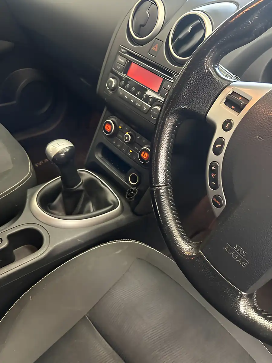 Used 2011 Nissan Qashqai Acenta Black - Interior and Exterior details 14