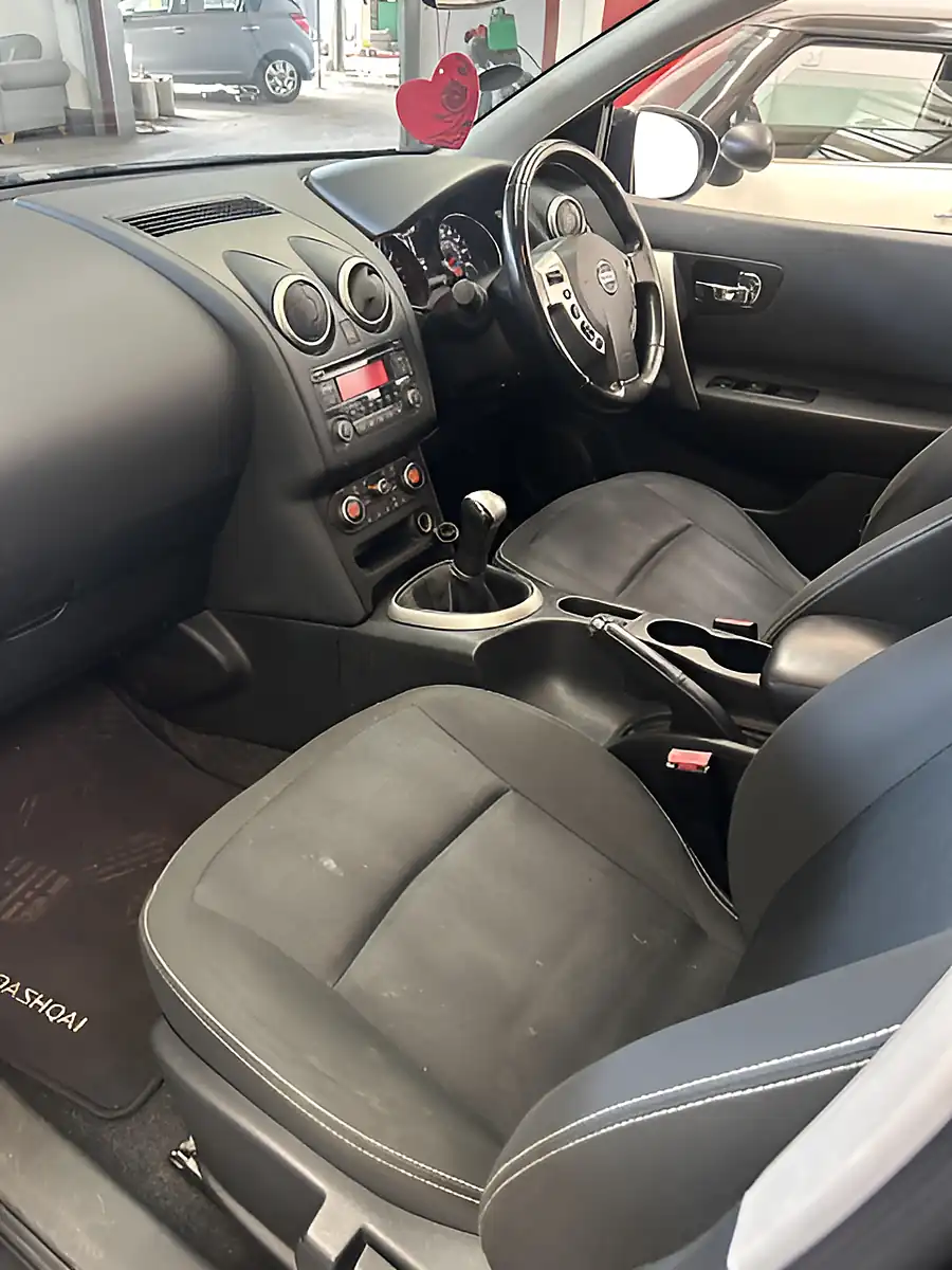 Used 2011 Nissan Qashqai Acenta Black - Interior and Exterior details 8