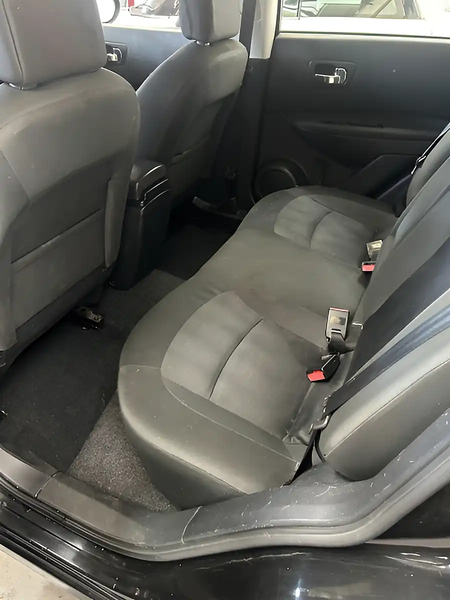 Used 2011 Nissan Qashqai Acenta Black - Interior and Exterior details 9