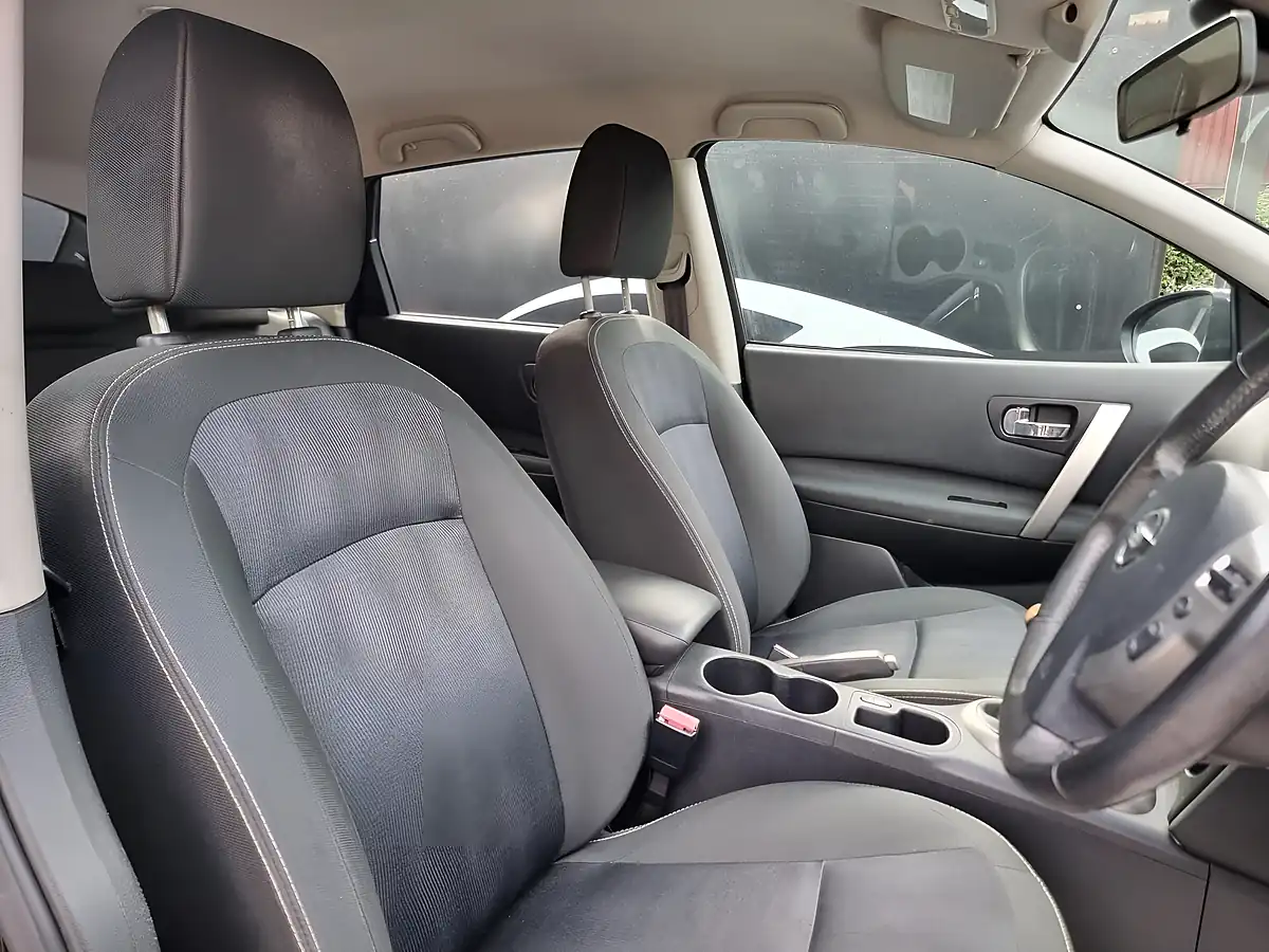 Used 2011 Nissan Qashqai Acenta Black - Interior and Exterior details 11