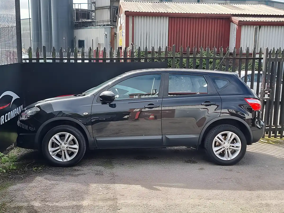Used 2011 Nissan Qashqai Acenta Black - Interior and Exterior details 4