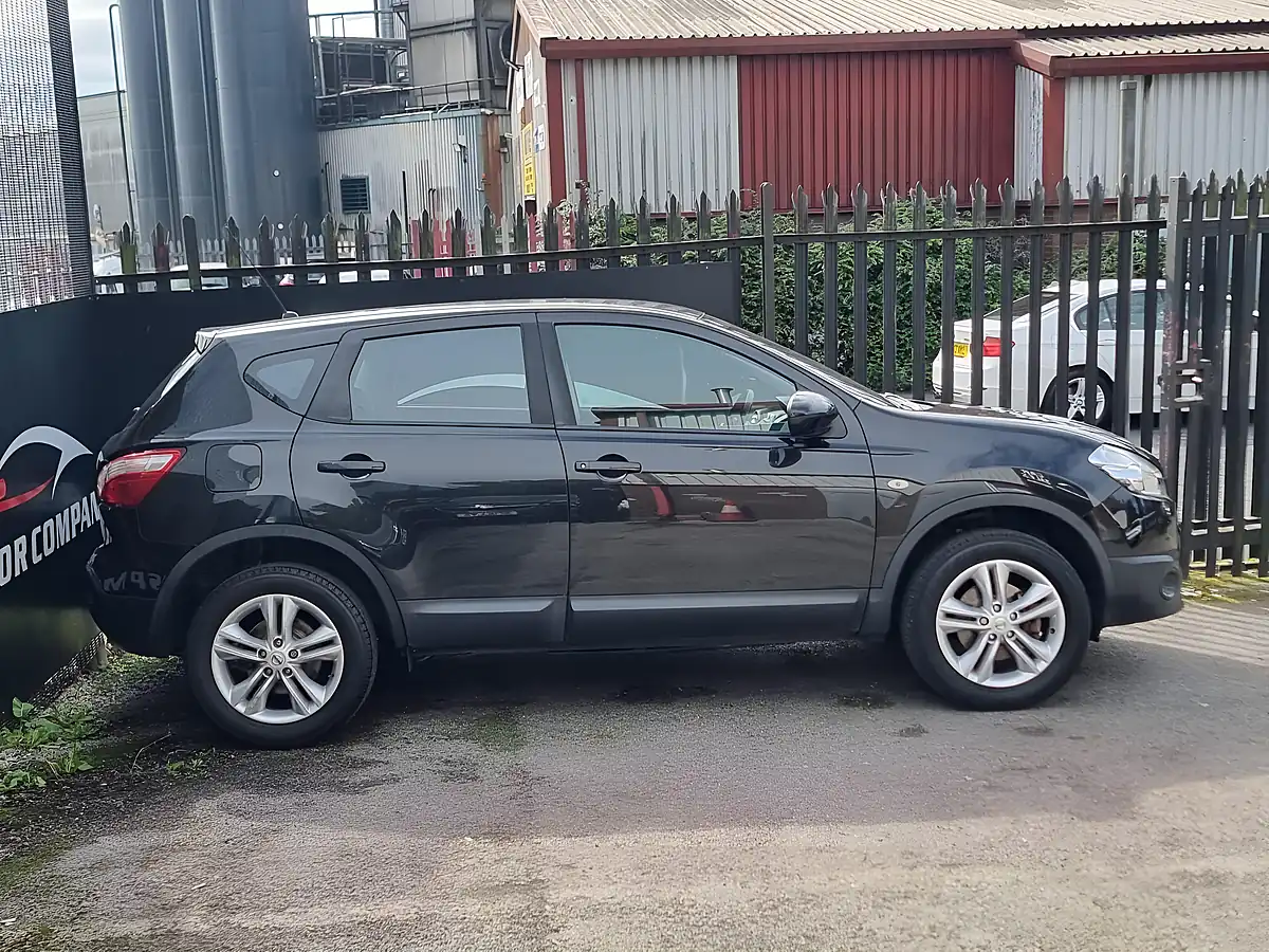 Used 2011 Nissan Qashqai Acenta Black - Interior and Exterior details 5