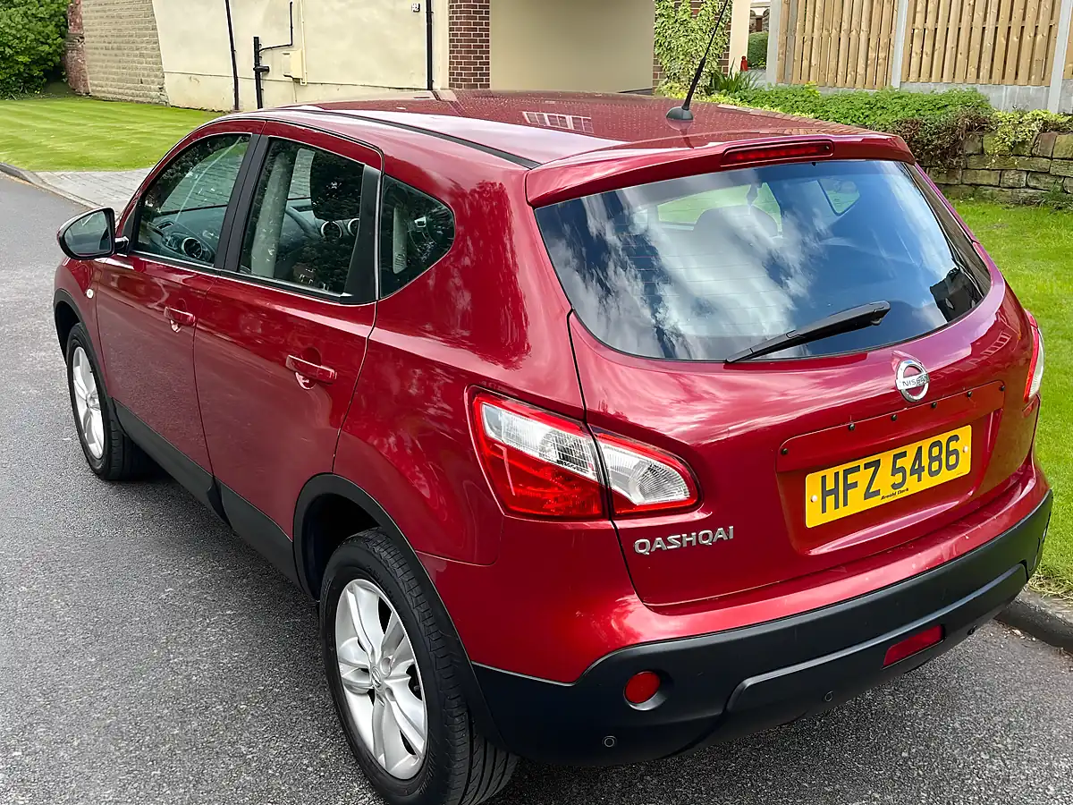 Used 2011 Nissan Qashqai Acenta Red - Interior and Exterior details 13