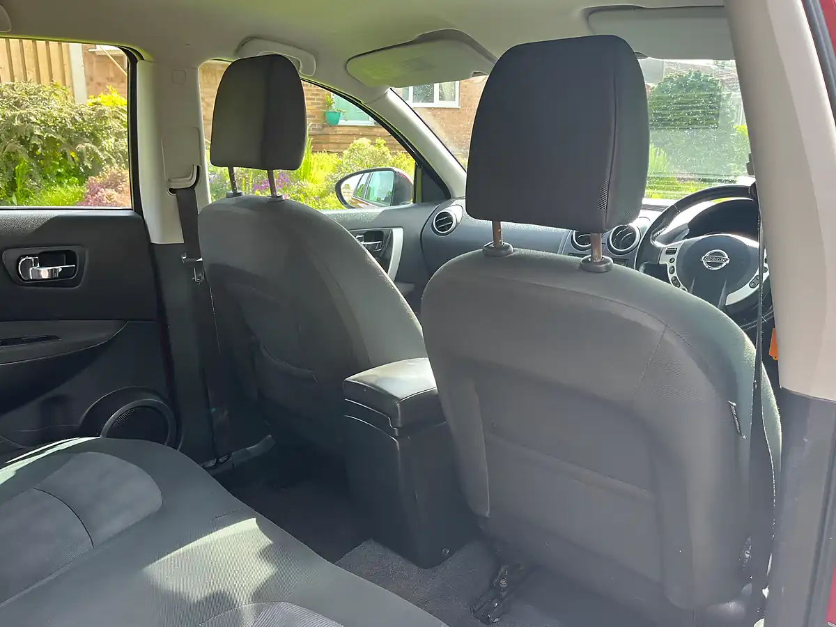 Used 2011 Nissan Qashqai Acenta Red - Interior and Exterior details 15