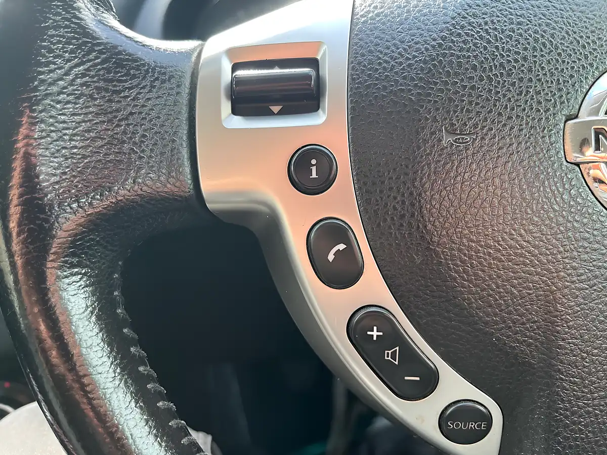 Used 2011 Nissan Qashqai Acenta Red - Interior and Exterior details 19
