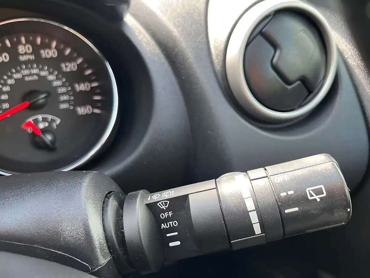Used 2011 Nissan Qashqai Acenta Red - Interior and Exterior details 20
