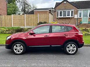 Used 2011 Nissan Qashqai Acenta Red - Interior and Exterior details 3