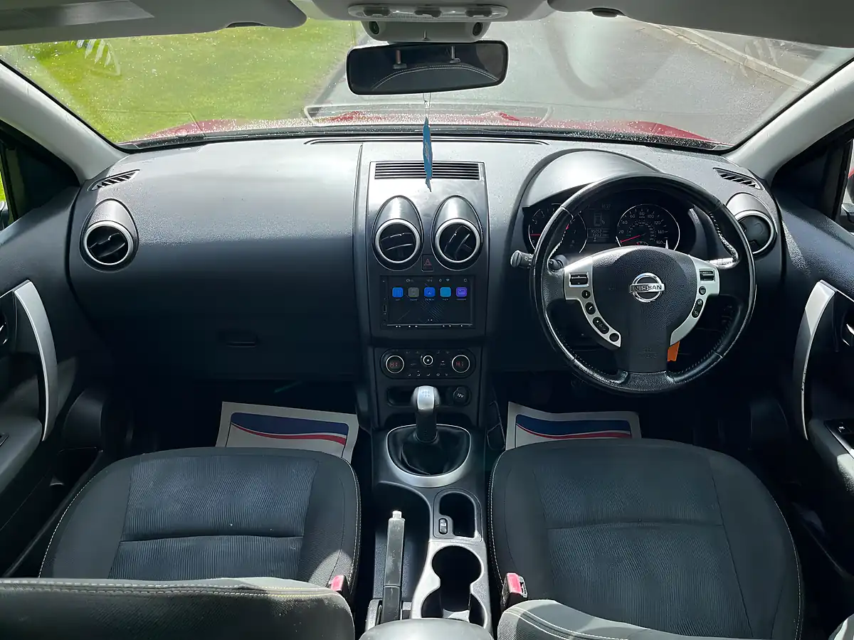 Used 2011 Nissan Qashqai Acenta Red - Interior and Exterior details 4